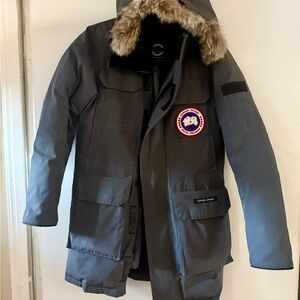 Gray Puffer Jacket with Hood and Insulation